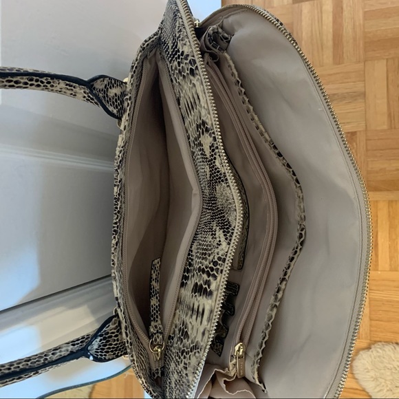 Danier snake skin shoulder bag - Picture 3 of 4